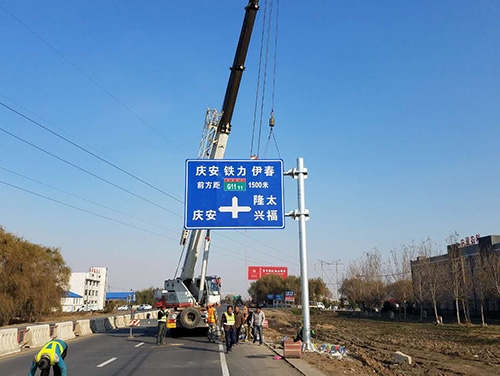 赤峰赤峰道路护栏网网片该如何进行正确的选购呢？