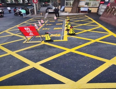 赤峰赤峰厂区划线，园区停车场划线，车库标识标线